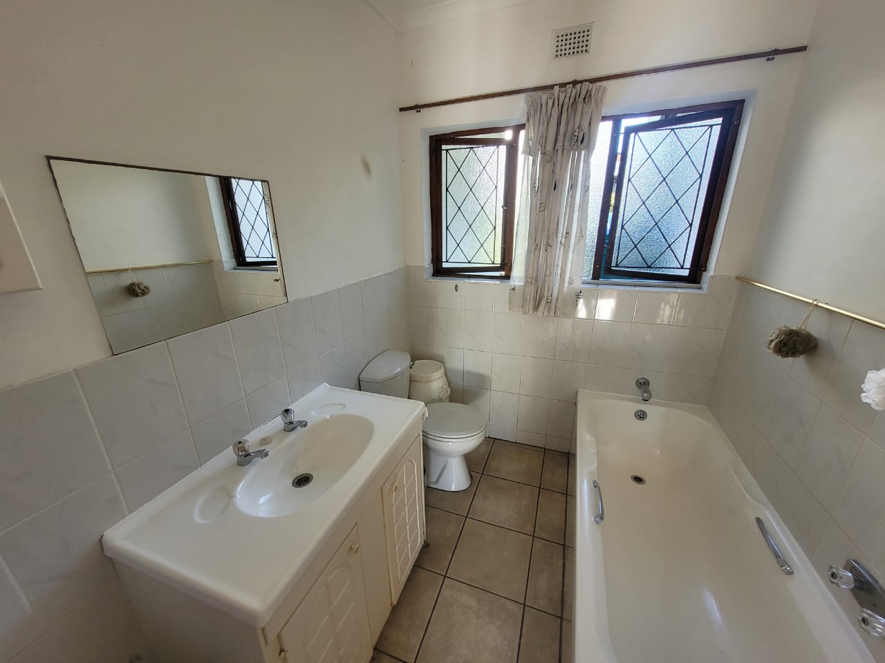 Spacious 3 Bedroom Family Home in Prime Location