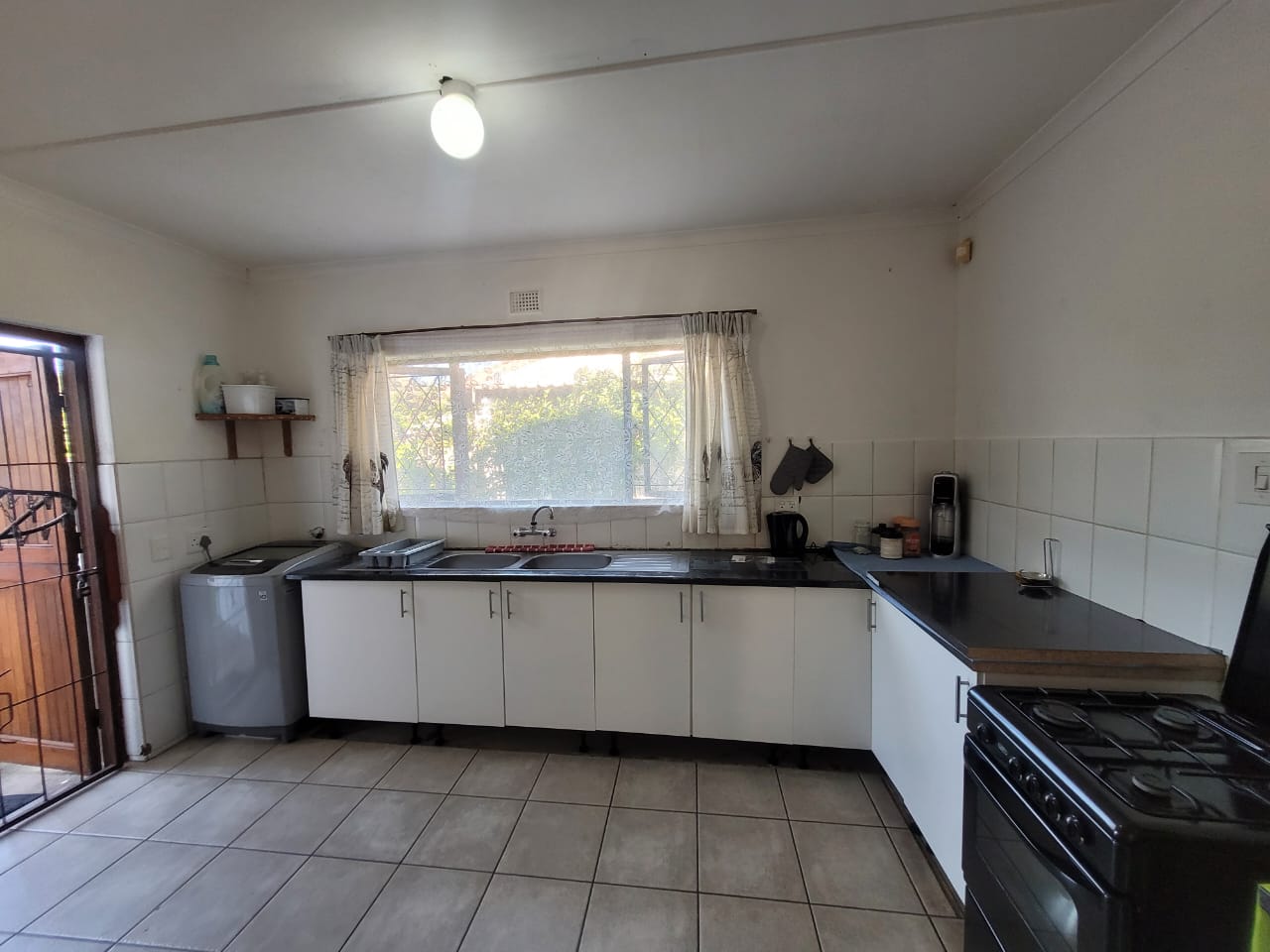 Spacious 3 Bedroom Family Home in Prime Location
